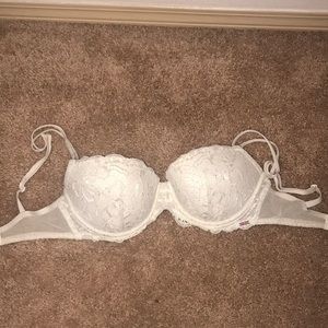 V.S. Bra